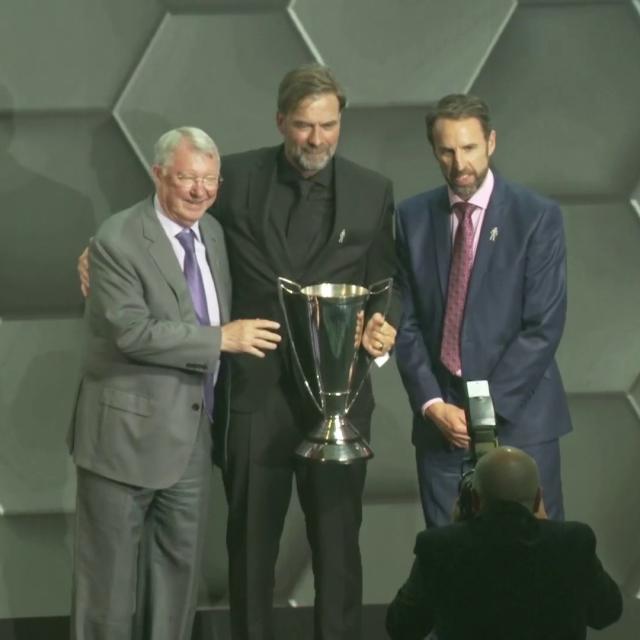 克洛普包揽双料大奖，弗格森颁奖表示“太痛苦了”！